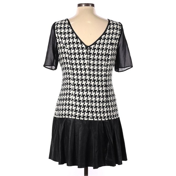 💥EFFORTLESSLY CHIC💥 Black & White Checkered Knit Dress wit Black Leather Dress - Picture 5 of 12